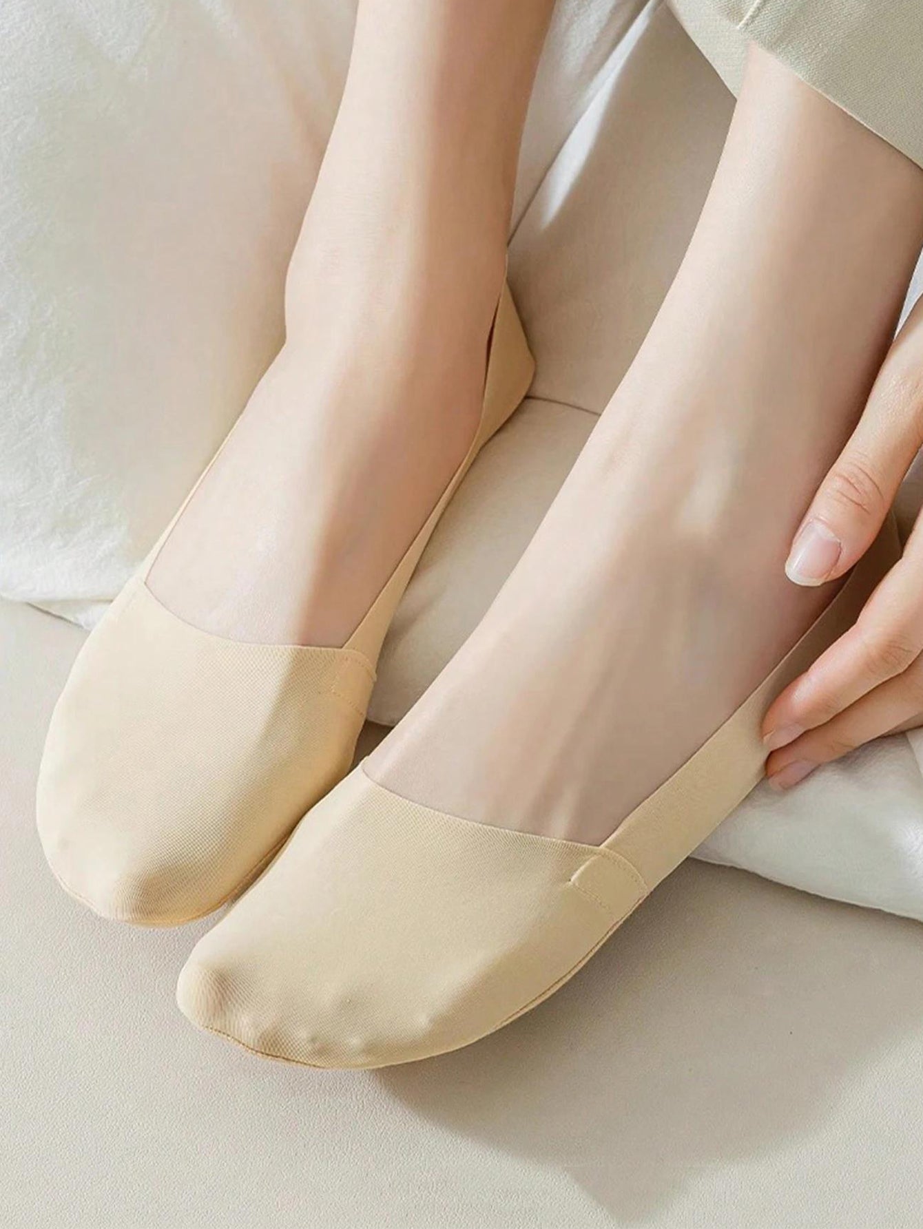 Women's Socks Breathable Summer Thin No Show Ice Silk Sock Silicone Non-Slip Bottom Absorb Sweat Boat Sock.