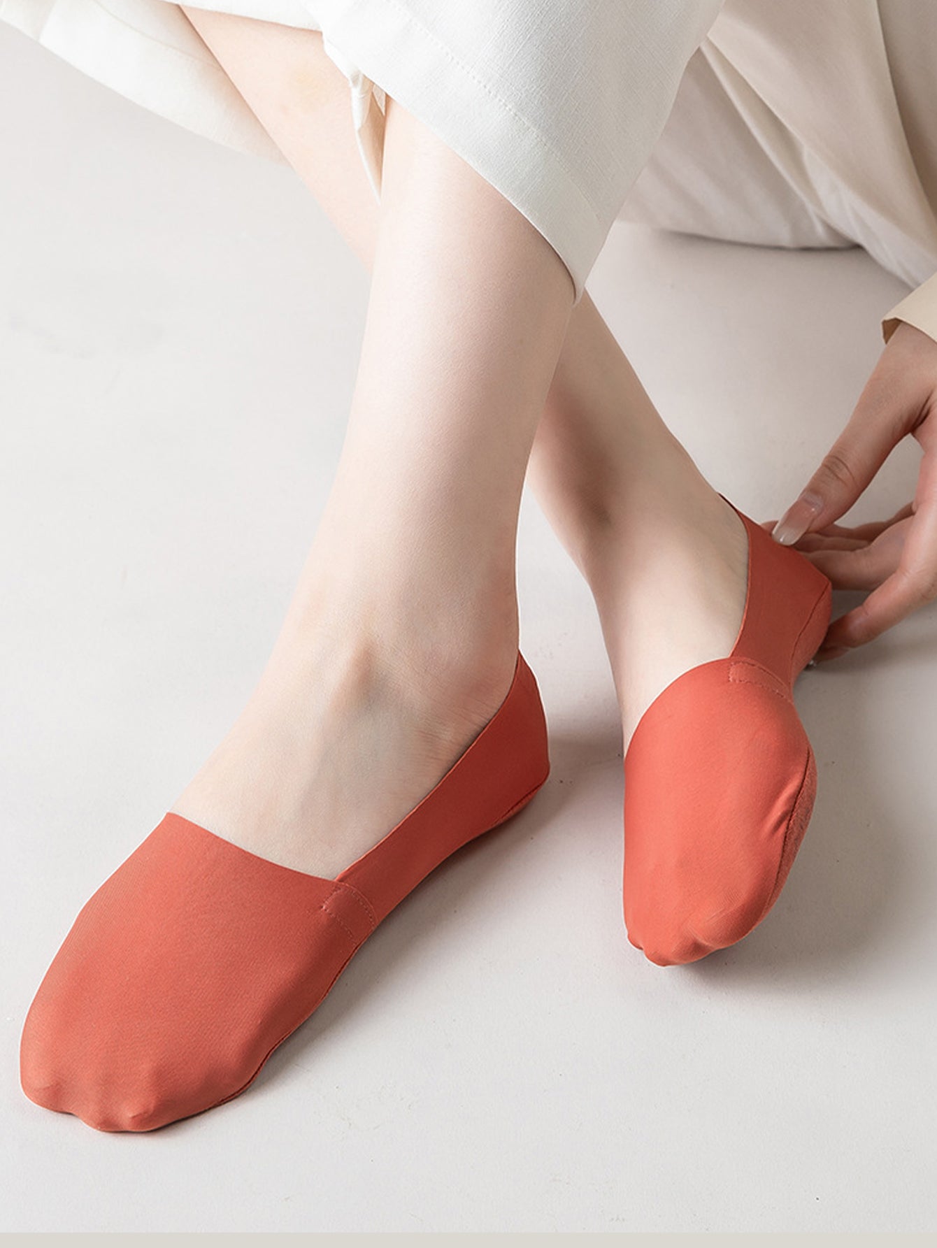 Women's Socks Breathable Summer Thin No Show Ice Silk Sock Silicone Non-Slip Bottom Absorb Sweat Boat Sock.