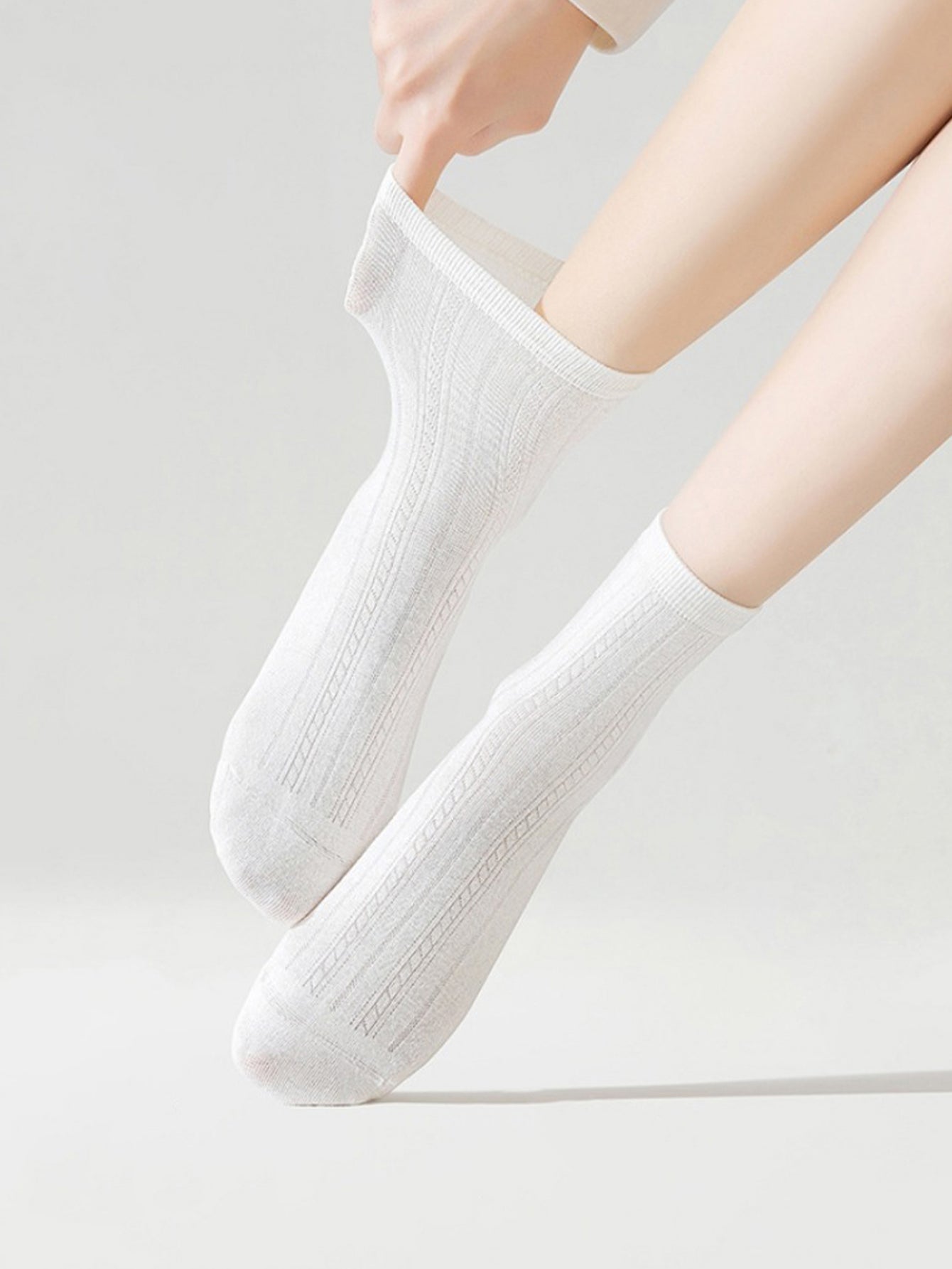 Women's Thin Cotton Socks - Antibacterial, Odor-Resistant, Pilling-Resistant, Mid-Calf Length