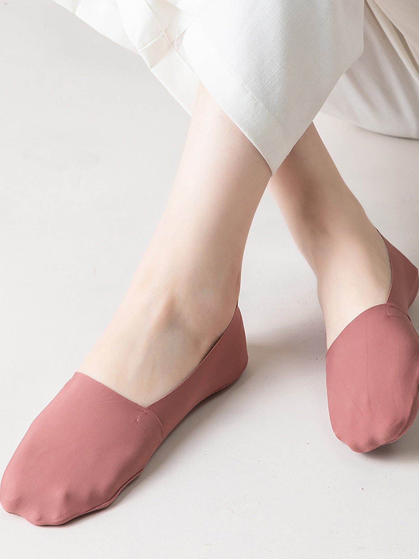 Women's Socks Breathable Summer Thin No Show Ice Silk Sock Silicone Non-Slip Bottom Absorb Sweat Boat Sock.